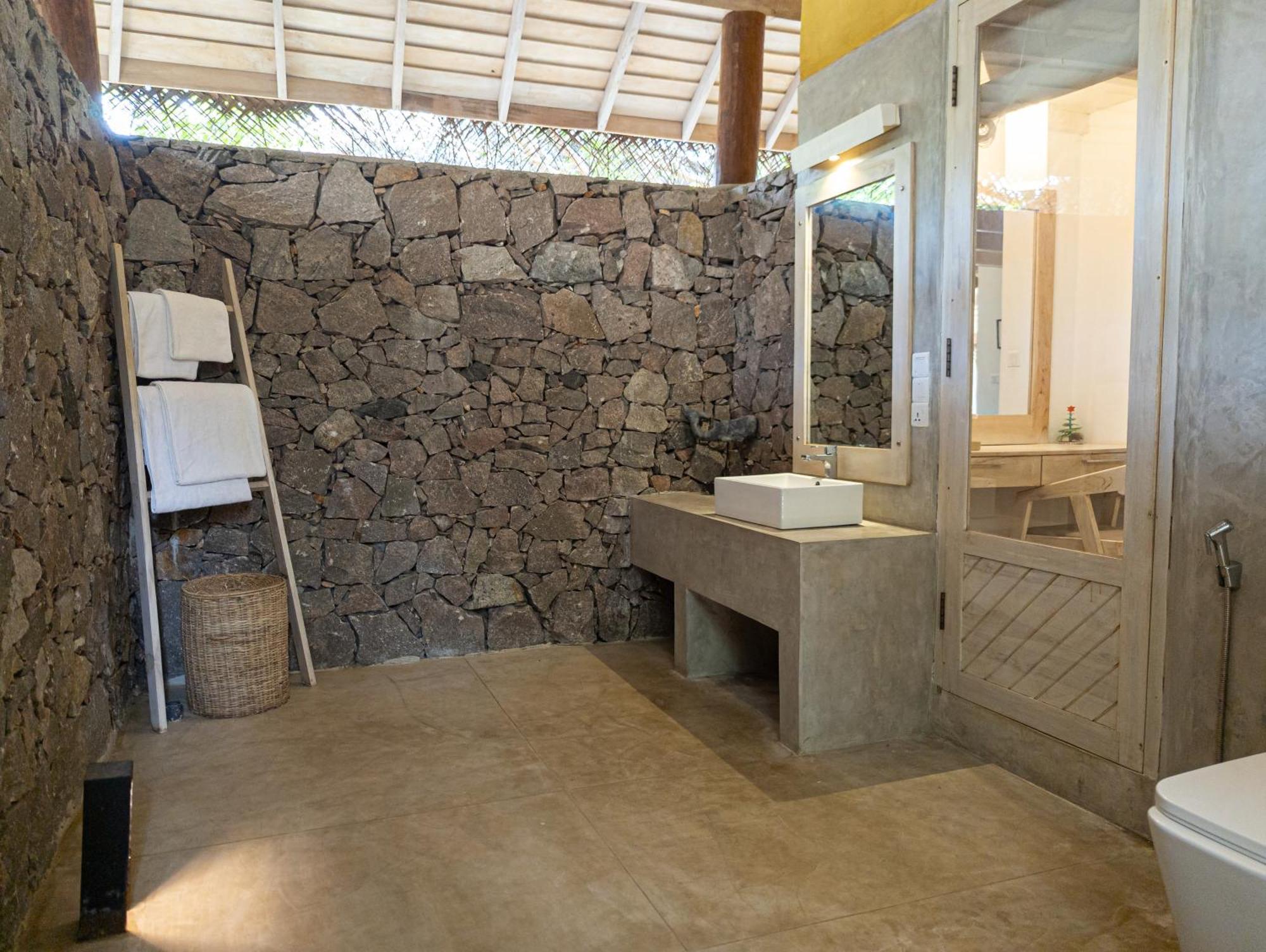 Hiru Villas And Kitesurfing Kalpitiya Esterno foto